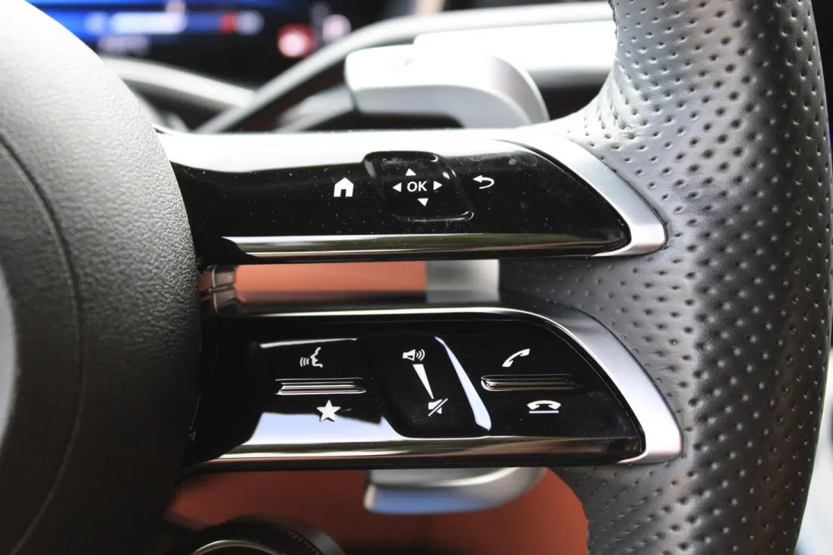 Roadster AMG 63 4MATIC+ Monzagrijs Magno | 4-Wielsturing | Burmester | Digital Light | Airscarf | Rode Kap | Memory | Keyless | Night | Distronic | BTW