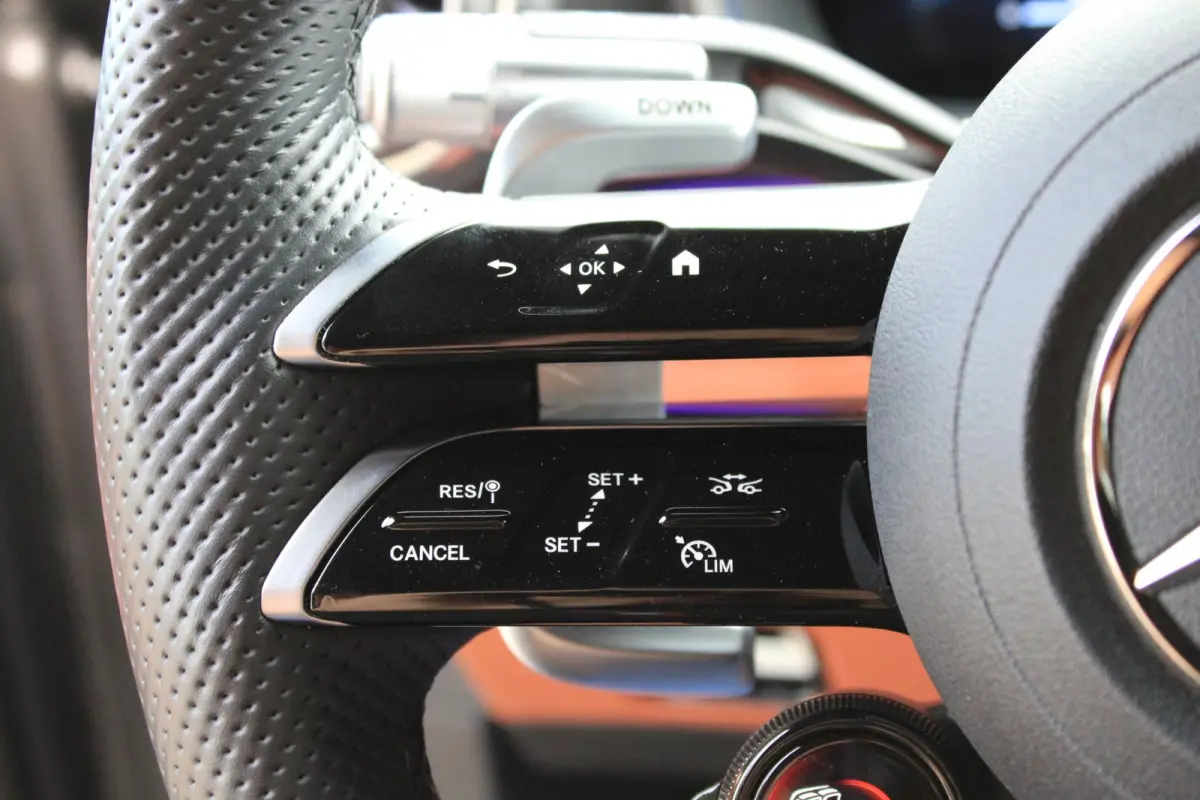 Roadster AMG 63 4MATIC+ Monzagrijs Magno | 4-Wielsturing | Burmester | Digital Light | Airscarf | Rode Kap | Memory | Keyless | Night | Distronic | BTW
