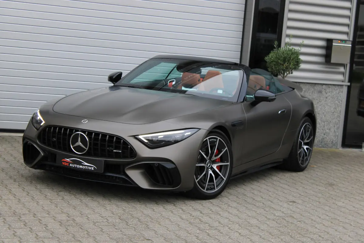 Roadster AMG 63 4MATIC+ Monzagrijs Magno | 4-Wielsturing | Burmester | Digital Light | Airscarf | Rode Kap | Memory | Keyless | Night | Distronic | BTW