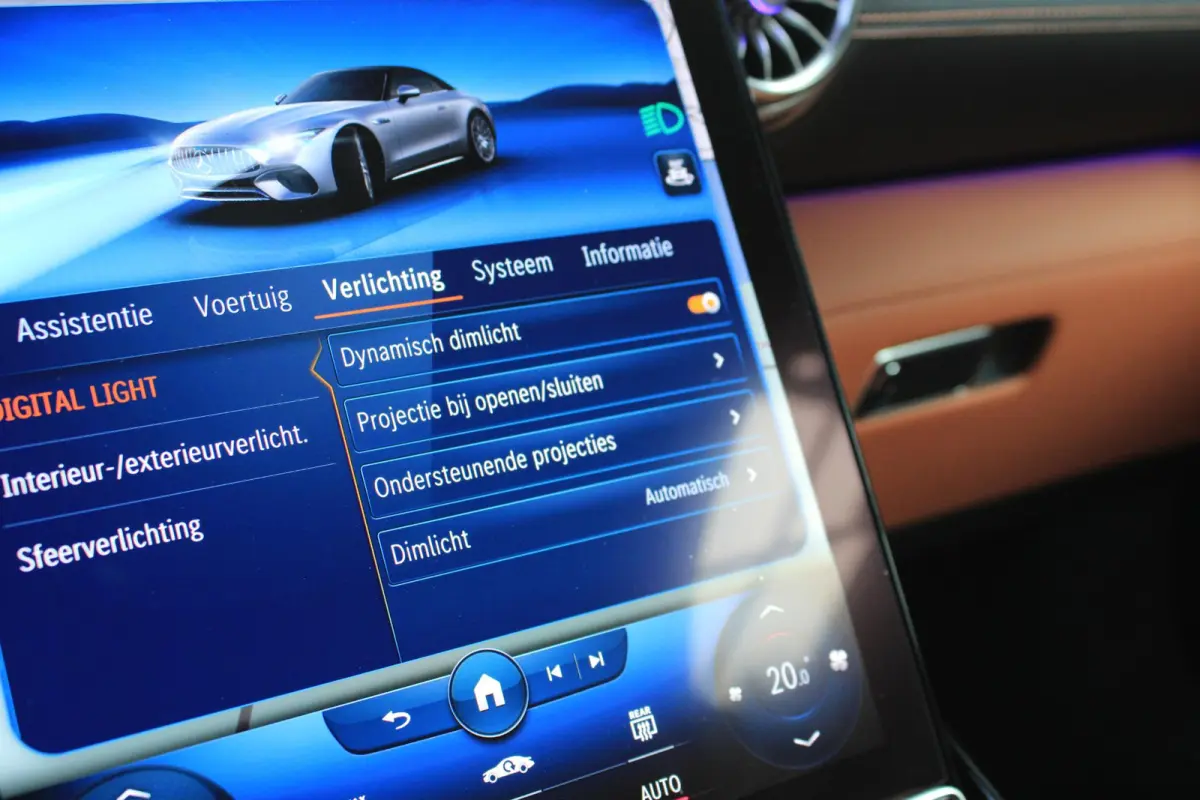 Roadster AMG 63 4MATIC+ Monzagrijs Magno | 4-Wielsturing | Burmester | Digital Light | Airscarf | Rode Kap | Memory | Keyless | Night | Distronic | BTW