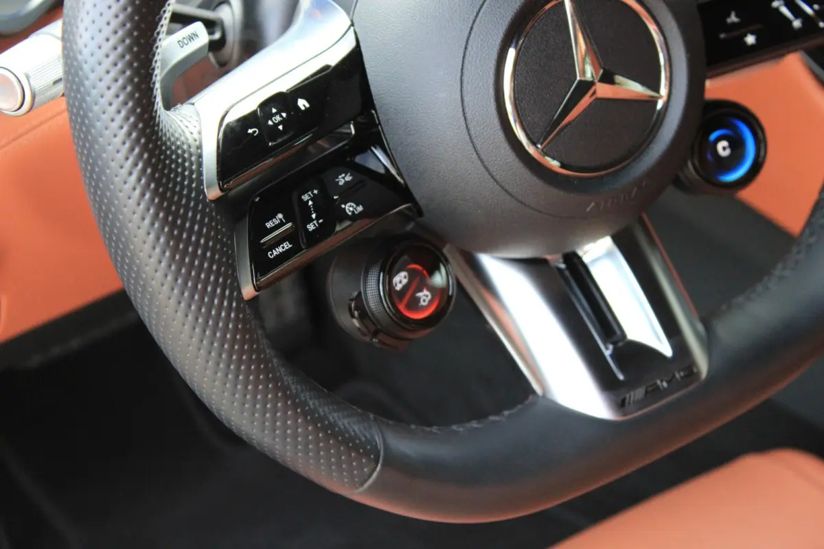 Roadster AMG 63 4MATIC+ Monzagrijs Magno | 4-Wielsturing | Burmester | Digital Light | Airscarf | Rode Kap | Memory | Keyless | Night | Distronic | BTW