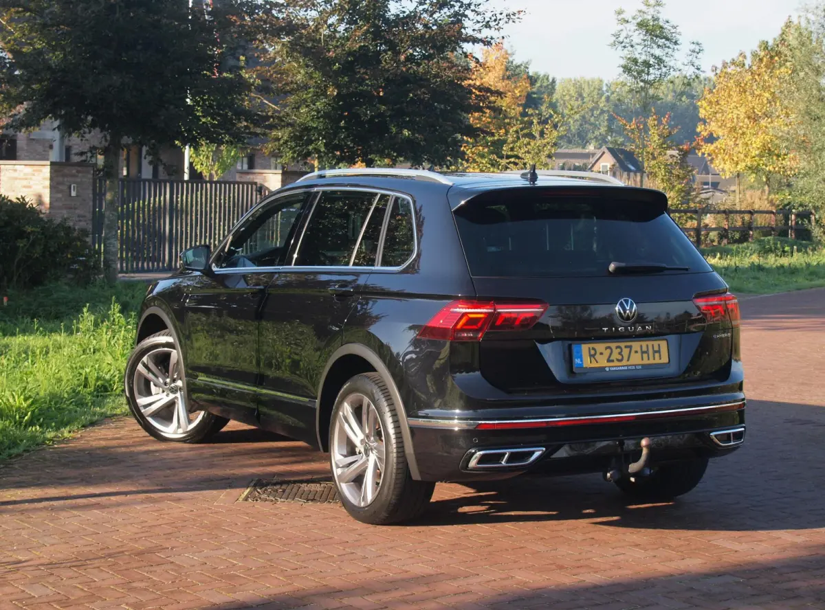 1.4 TSI eHybrid R-Line Business+ | Trekhaak | Apple Carplay | Sfeerverlichting | ACC | Virtual Cockpit | NL-Auto |