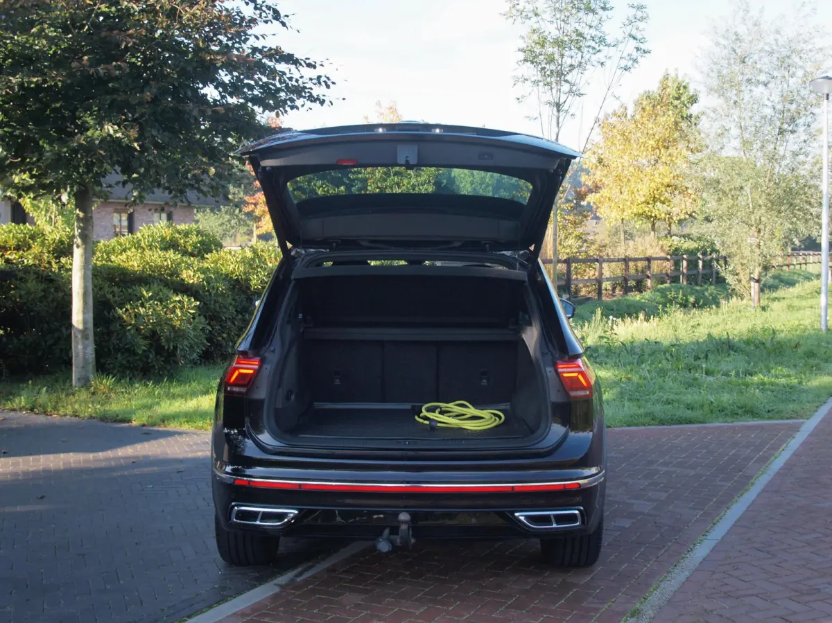 1.4 TSI eHybrid R-Line Business+ | Trekhaak | Apple Carplay | Sfeerverlichting | ACC | Virtual Cockpit | NL-Auto |