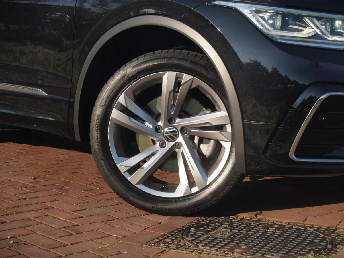 1.4 TSI eHybrid R-Line Business+ | Trekhaak | Apple Carplay | Sfeerverlichting | ACC | Virtual Cockpit | NL-Auto |