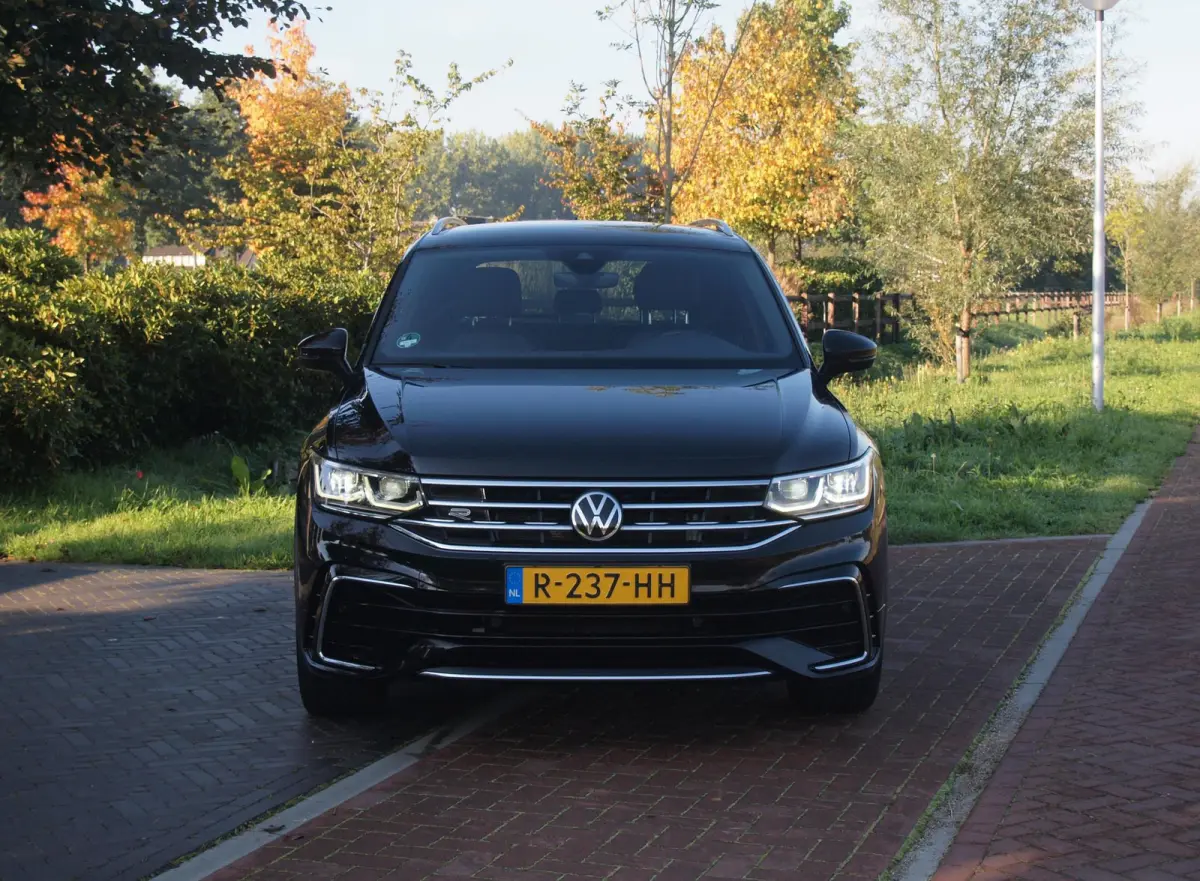 1.4 TSI eHybrid R-Line Business+ | Trekhaak | Apple Carplay | Sfeerverlichting | ACC | Virtual Cockpit | NL-Auto |