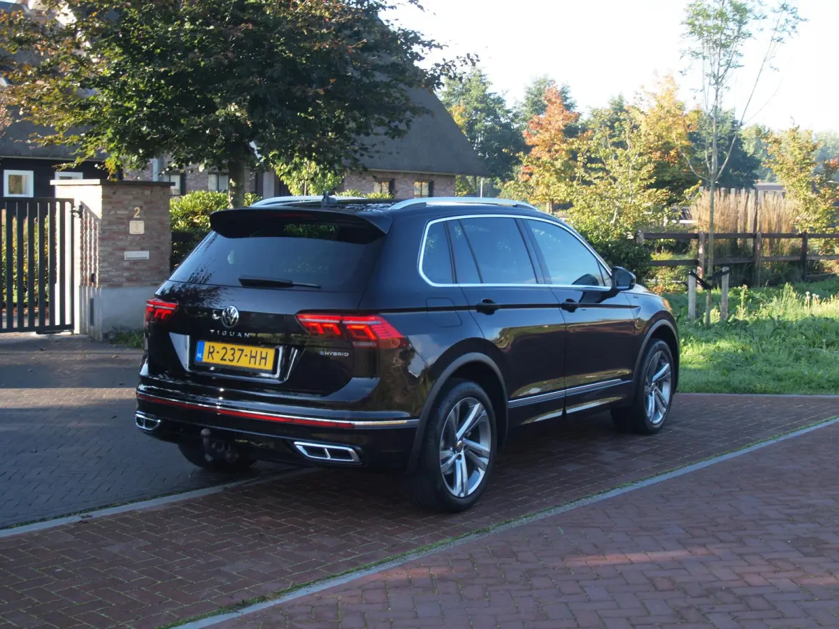1.4 TSI eHybrid R-Line Business+ | Trekhaak | Apple Carplay | Sfeerverlichting | ACC | Virtual Cockpit | NL-Auto |