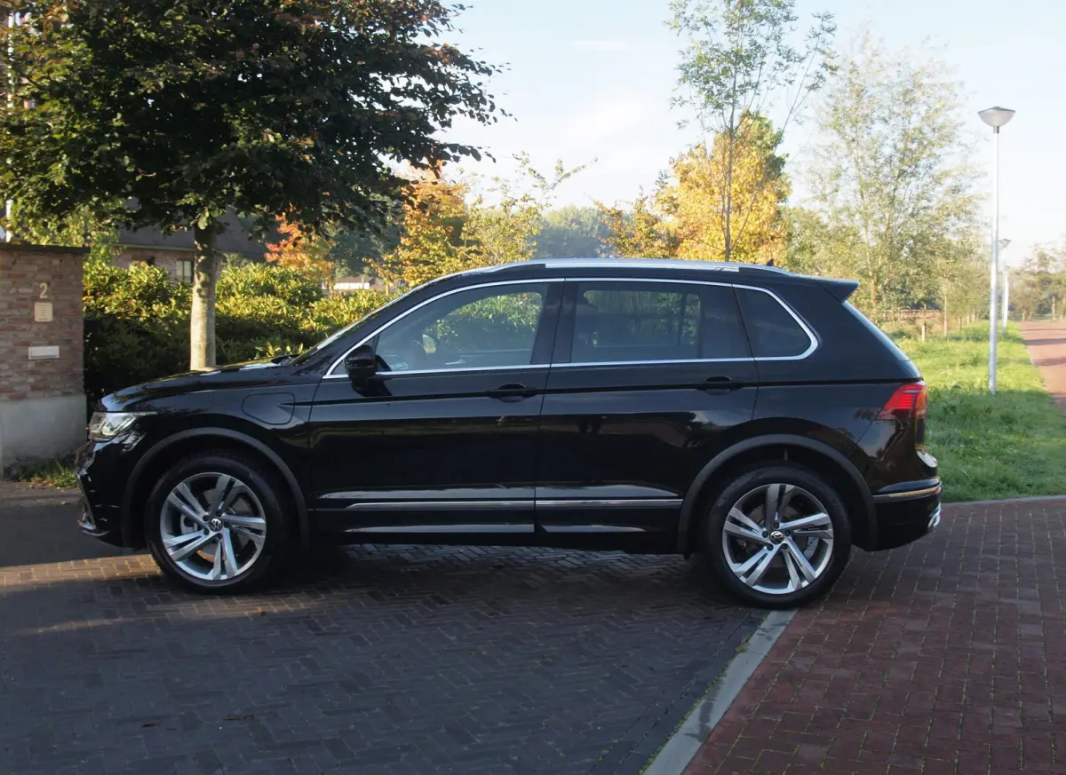 1.4 TSI eHybrid R-Line Business+ | Trekhaak | Apple Carplay | Sfeerverlichting | ACC | Virtual Cockpit | NL-Auto |
