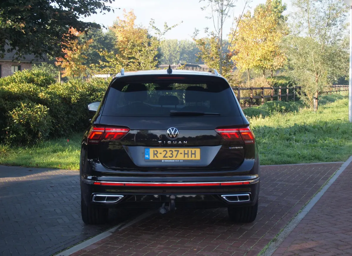 1.4 TSI eHybrid R-Line Business+ | Trekhaak | Apple Carplay | Sfeerverlichting | ACC | Virtual Cockpit | NL-Auto |