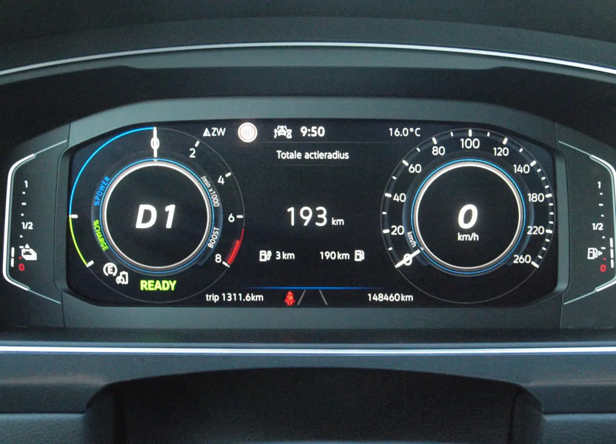 1.4 TSI eHybrid R-Line Business+ | Trekhaak | Apple Carplay | Sfeerverlichting | ACC | Virtual Cockpit | NL-Auto |
