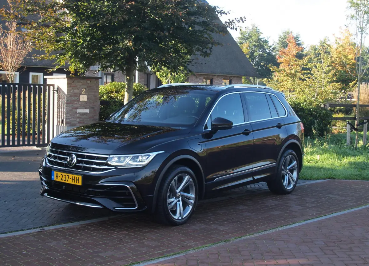 1.4 TSI eHybrid R-Line Business+ | Trekhaak | Apple Carplay | Sfeerverlichting | ACC | Virtual Cockpit | NL-Auto |