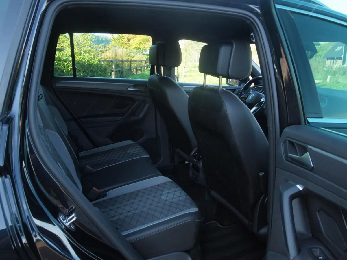 1.4 TSI eHybrid R-Line Business+ | Trekhaak | Apple Carplay | Sfeerverlichting | ACC | Virtual Cockpit | NL-Auto |
