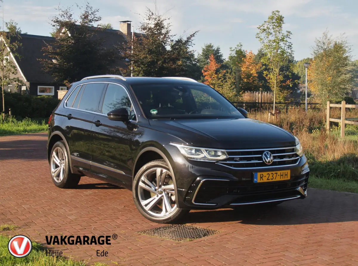 1.4 TSI eHybrid R-Line Business+ | Trekhaak | Apple Carplay | Sfeerverlichting | ACC | Virtual Cockpit | NL-Auto |