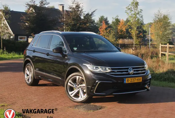 1.4 TSI eHybrid R-Line Business+ | Trekhaak | Apple Carplay | Sfeerverlichting | ACC | Virtual Cockpit | NL-Auto |