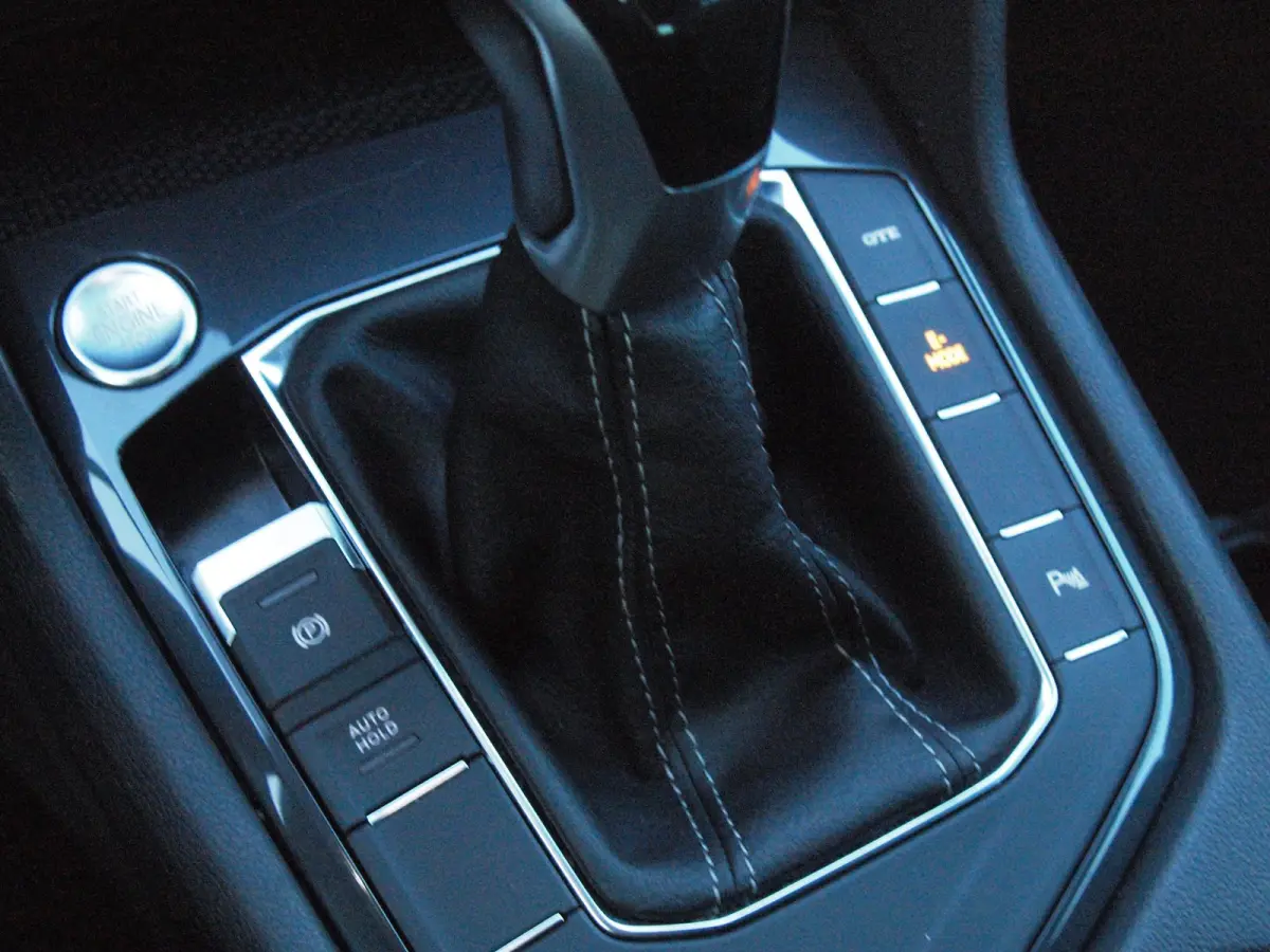 1.4 TSI eHybrid R-Line Business+ | Trekhaak | Apple Carplay | Sfeerverlichting | ACC | Virtual Cockpit | NL-Auto |