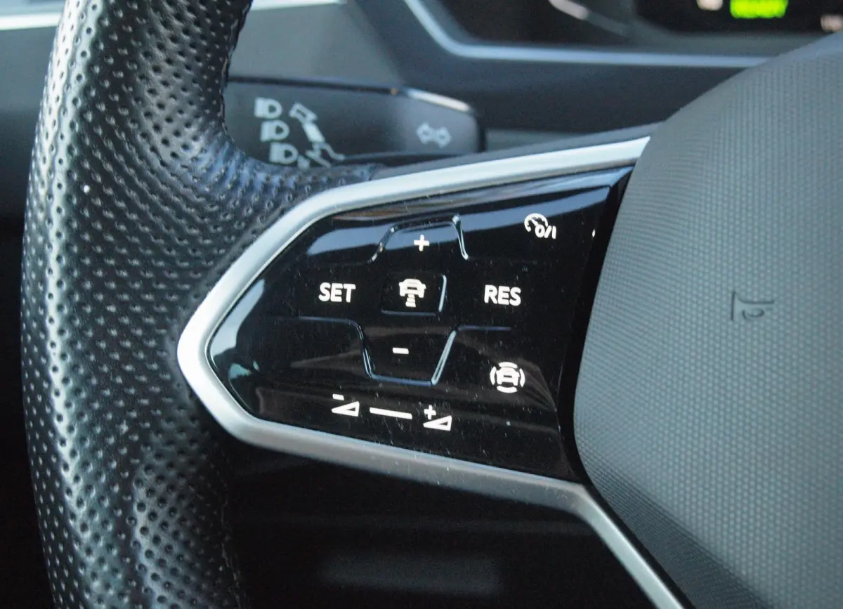 1.4 TSI eHybrid R-Line Business+ | Trekhaak | Apple Carplay | Sfeerverlichting | ACC | Virtual Cockpit | NL-Auto |