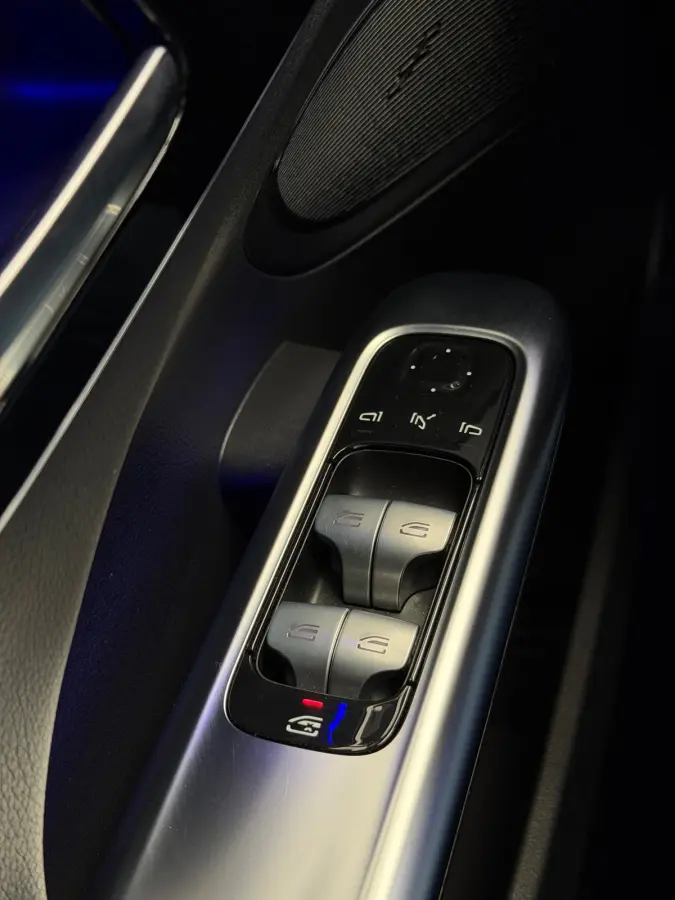 300 e Luxury Line Camera CarPlay BTW