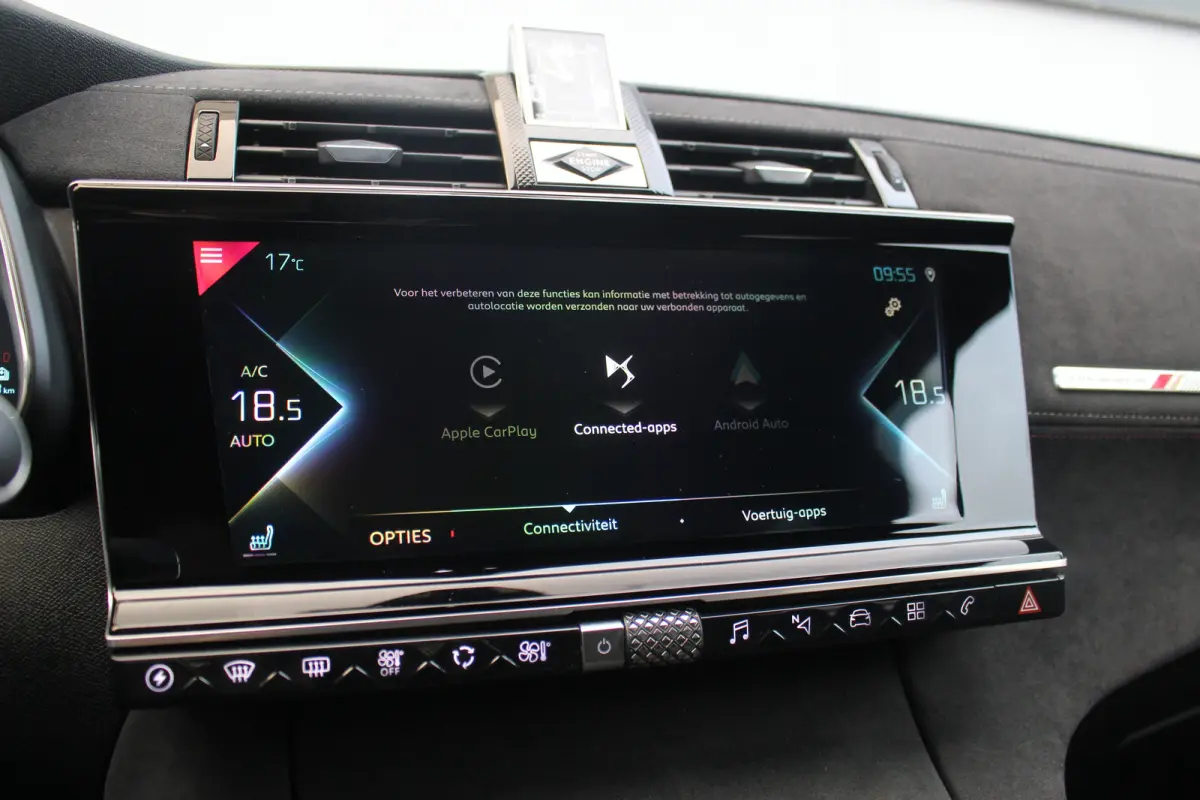 E-Tense 4x4 Performance Line | Pano | Leder / Alcantara | Memory | Camera | Focal Audio | CarPlay | Climate & Cruise C. | Pano | Leder / Alcantara | Memory | Camera | Focal Audio | CarPlay |