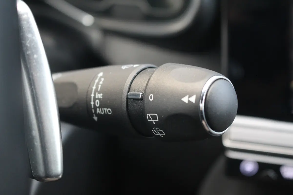 E-Tense 4x4 Performance Line | Pano | Leder / Alcantara | Memory | Camera | Focal Audio | CarPlay | Climate & Cruise C. | Pano | Leder / Alcantara | Memory | Camera | Focal Audio | CarPlay |