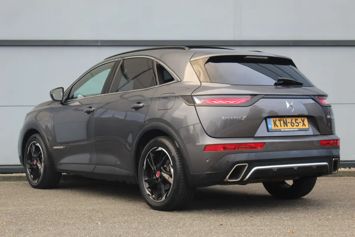 E-Tense 4x4 Performance Line | Pano | Leder / Alcantara | Memory | Camera | Focal Audio | CarPlay | Climate & Cruise C. | Pano | Leder / Alcantara | Memory | Camera | Focal Audio | CarPlay |