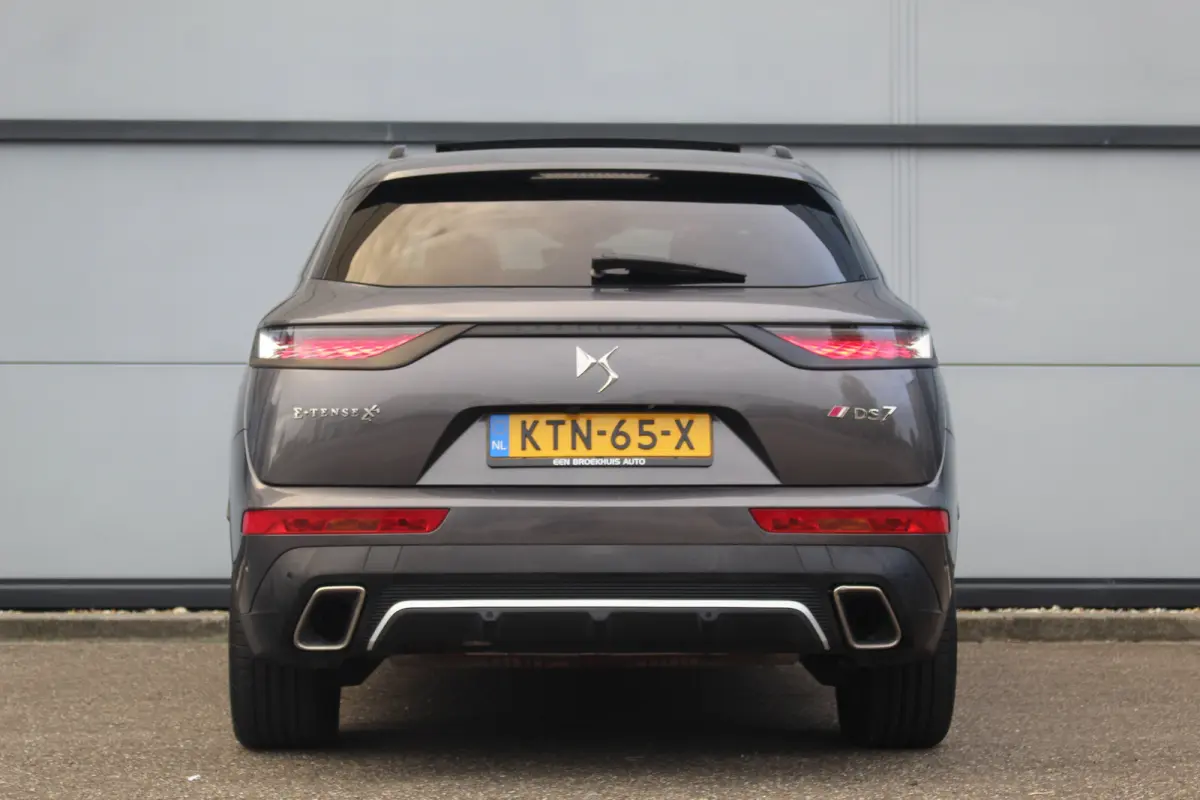 E-Tense 4x4 Performance Line | Pano | Leder / Alcantara | Memory | Camera | Focal Audio | CarPlay | Climate & Cruise C. | Pano | Leder / Alcantara | Memory | Camera | Focal Audio | CarPlay |