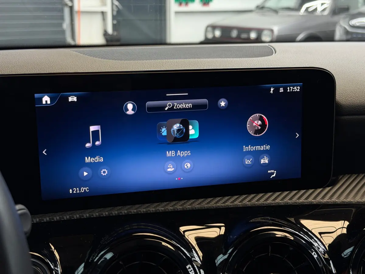 200 Luxury Line Facelift CarPlay Camera