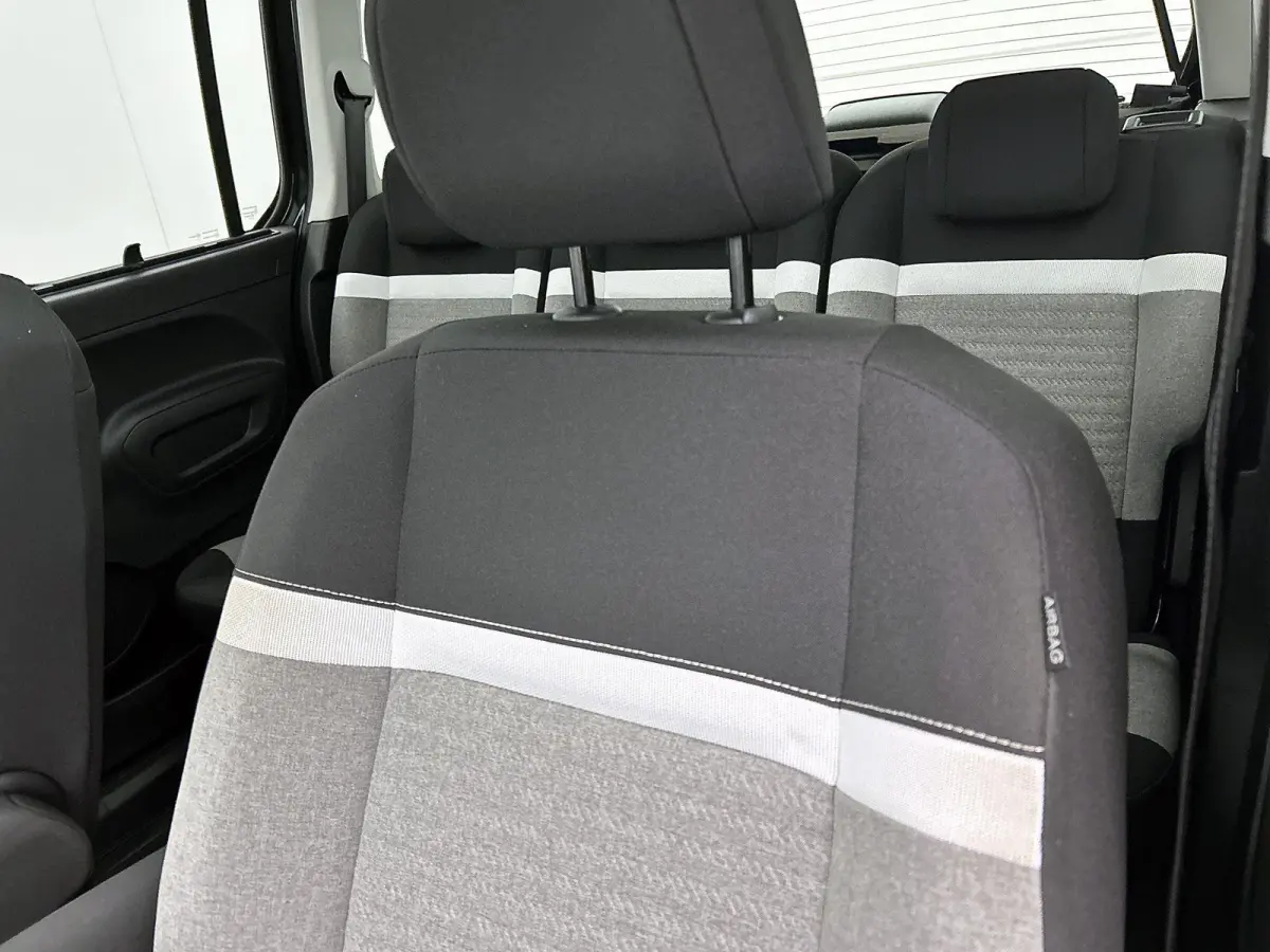 Shine 50 kWh 136pk | Accu 96% | Navigatie via Apple Carplay / Android Auto | Panoramadak | Achteruitrijcamera | Climate Control | Cruise Control | Parkeersensoren v+a | Winterpakket | Keyles