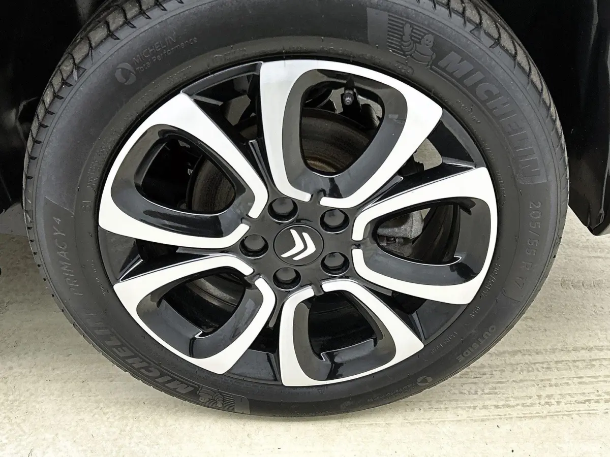 Shine 50 kWh 136pk | Accu 96% | Navigatie via Apple Carplay / Android Auto | Panoramadak | Achteruitrijcamera | Climate Control | Cruise Control | Parkeersensoren v+a | Winterpakket | Keyles