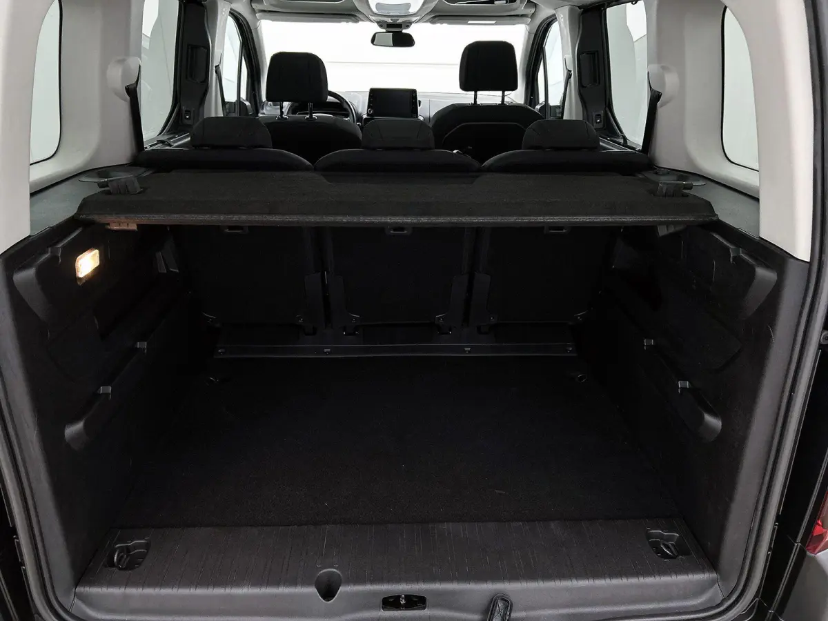 Shine 50 kWh 136pk | Accu 96% | Navigatie via Apple Carplay / Android Auto | Panoramadak | Achteruitrijcamera | Climate Control | Cruise Control | Parkeersensoren v+a | Winterpakket | Keyles