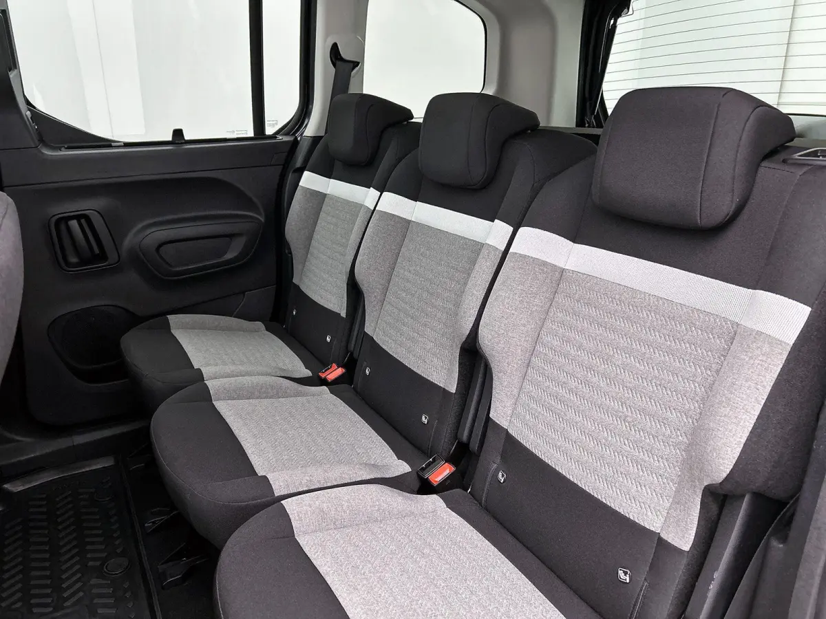 Shine 50 kWh 136pk | Accu 96% | Navigatie via Apple Carplay / Android Auto | Panoramadak | Achteruitrijcamera | Climate Control | Cruise Control | Parkeersensoren v+a | Winterpakket | Keyles