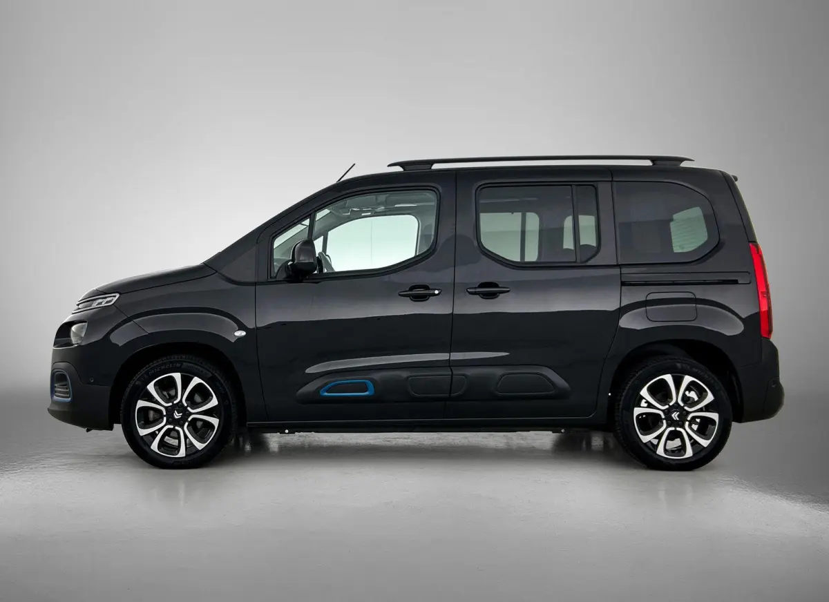 Shine 50 kWh 136pk | Accu 96% | Navigatie via Apple Carplay / Android Auto | Panoramadak | Achteruitrijcamera | Climate Control | Cruise Control | Parkeersensoren v+a | Winterpakket | Keyles