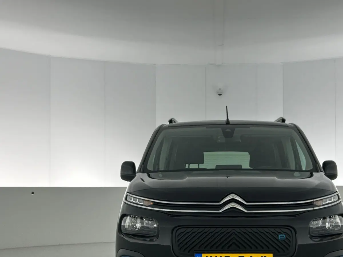 Shine 50 kWh 136pk | Accu 96% | Navigatie via Apple Carplay / Android Auto | Panoramadak | Achteruitrijcamera | Climate Control | Cruise Control | Parkeersensoren v+a | Winterpakket | Keyles