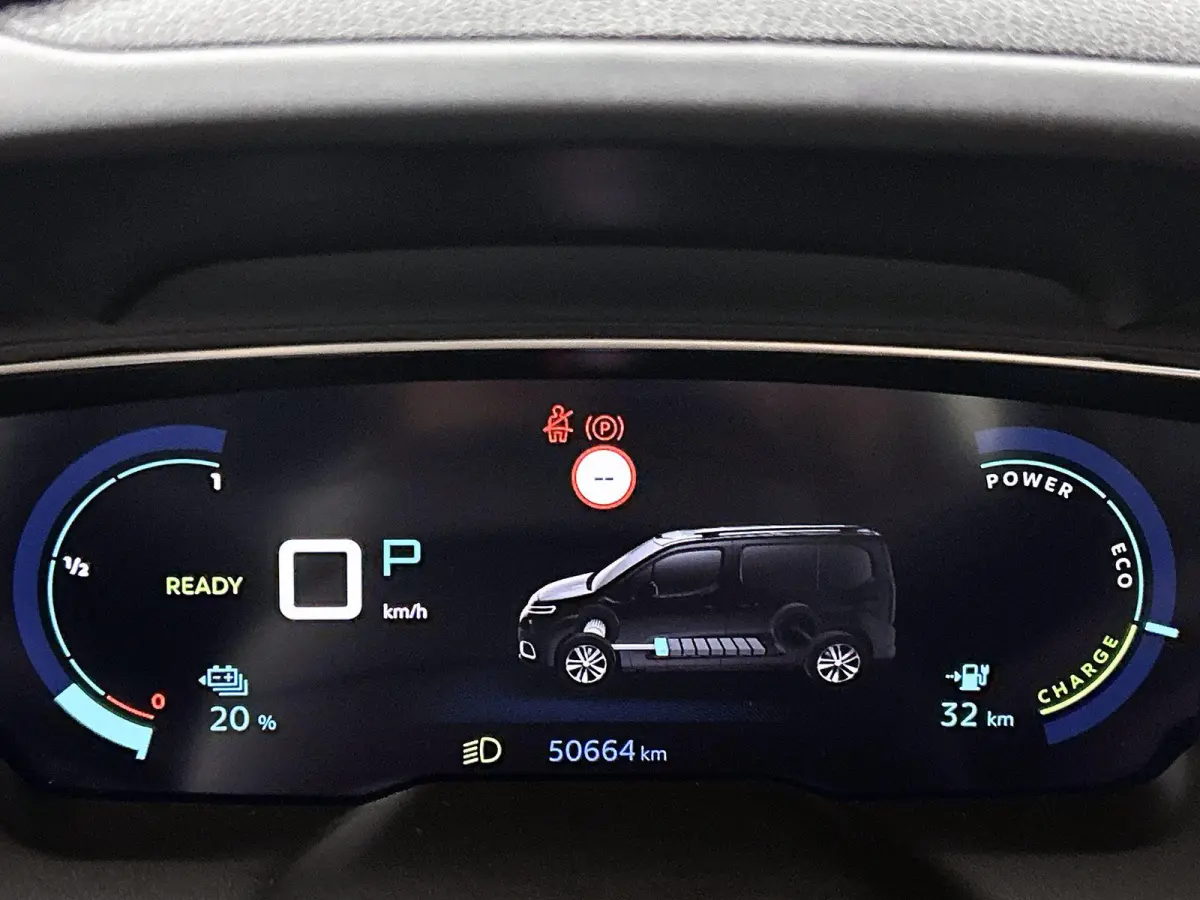 Shine 50 kWh 136pk | Accu 96% | Navigatie via Apple Carplay / Android Auto | Panoramadak | Achteruitrijcamera | Climate Control | Cruise Control | Parkeersensoren v+a | Winterpakket | Keyles