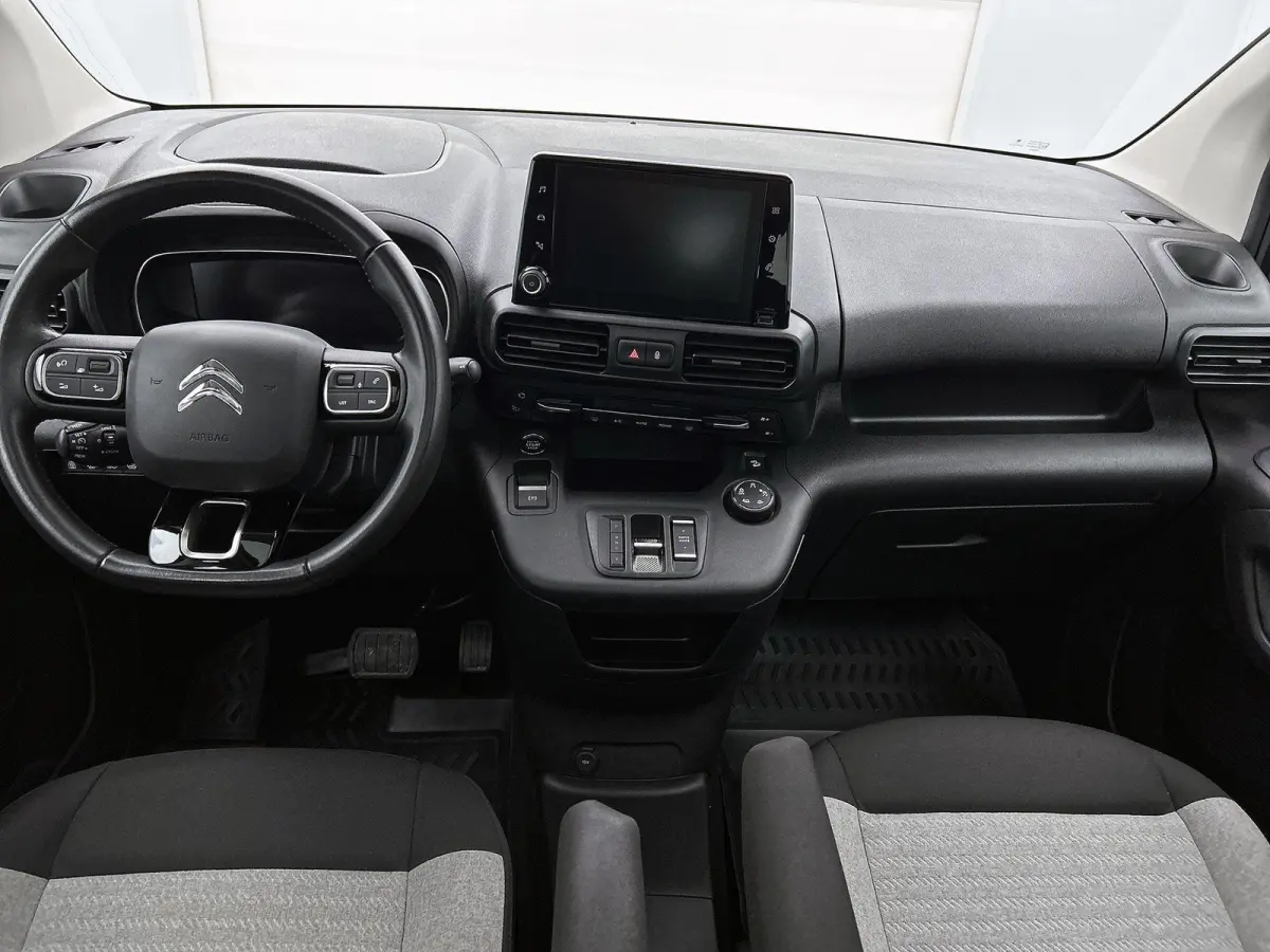 Shine 50 kWh 136pk | Accu 96% | Navigatie via Apple Carplay / Android Auto | Panoramadak | Achteruitrijcamera | Climate Control | Cruise Control | Parkeersensoren v+a | Winterpakket | Keyles