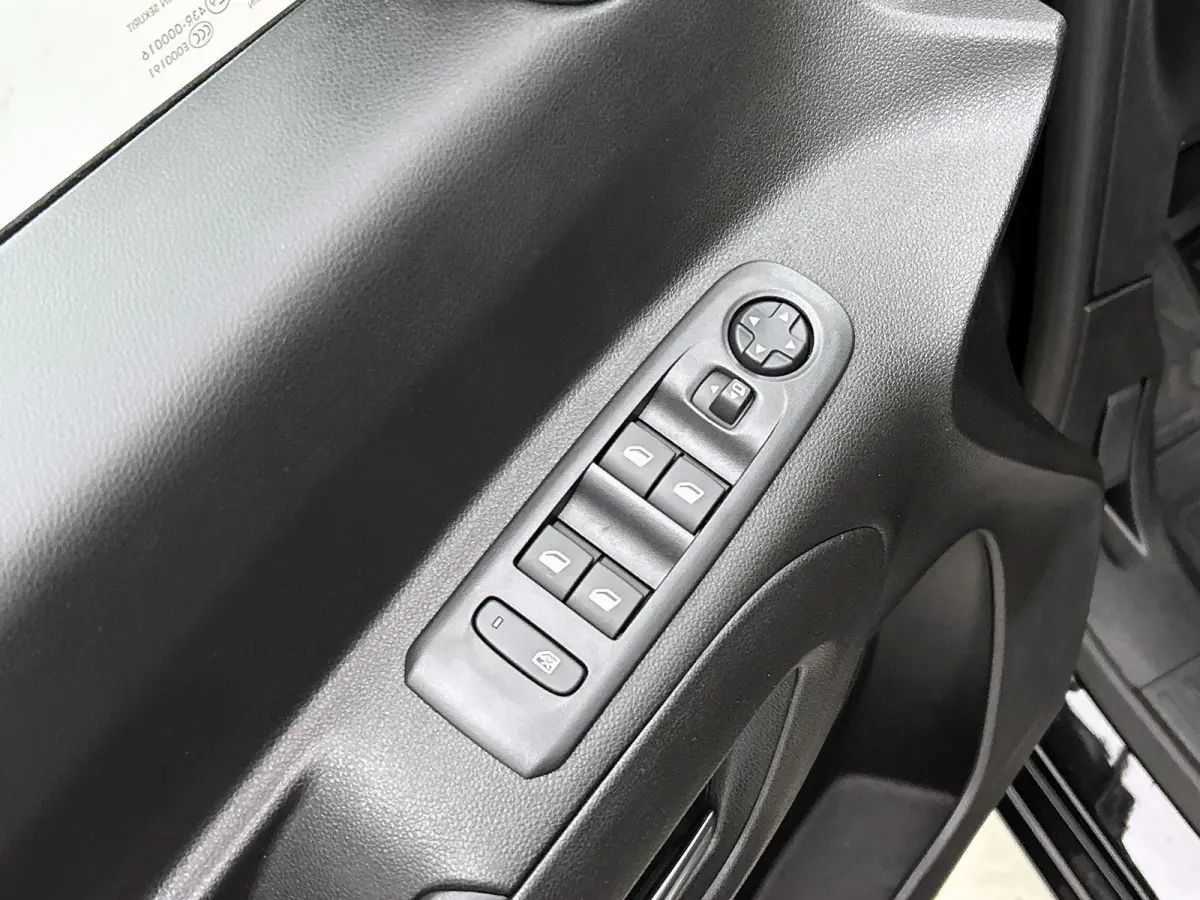 Shine 50 kWh 136pk | Accu 96% | Navigatie via Apple Carplay / Android Auto | Panoramadak | Achteruitrijcamera | Climate Control | Cruise Control | Parkeersensoren v+a | Winterpakket | Keyles