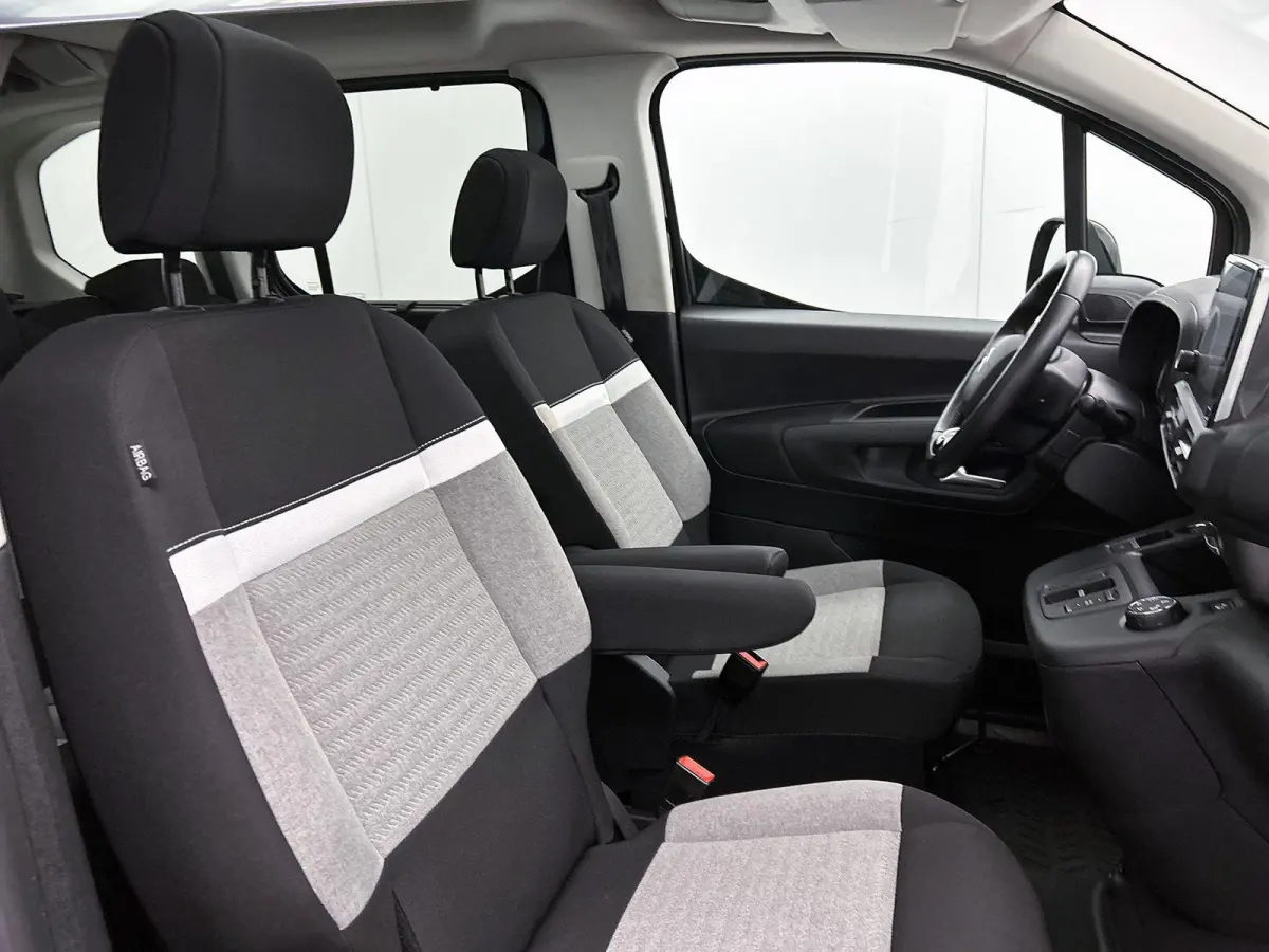 Shine 50 kWh 136pk | Accu 96% | Navigatie via Apple Carplay / Android Auto | Panoramadak | Achteruitrijcamera | Climate Control | Cruise Control | Parkeersensoren v+a | Winterpakket | Keyles