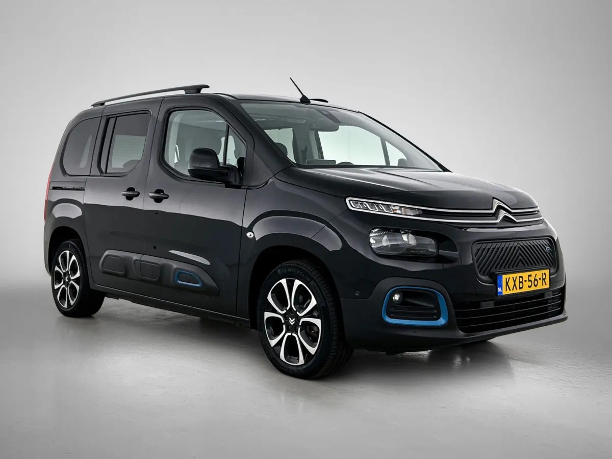 Shine 50 kWh 136pk | Accu 96% | Navigatie via Apple Carplay / Android Auto | Panoramadak | Achteruitrijcamera | Climate Control | Cruise Control | Parkeersensoren v+a | Winterpakket | Keyles
