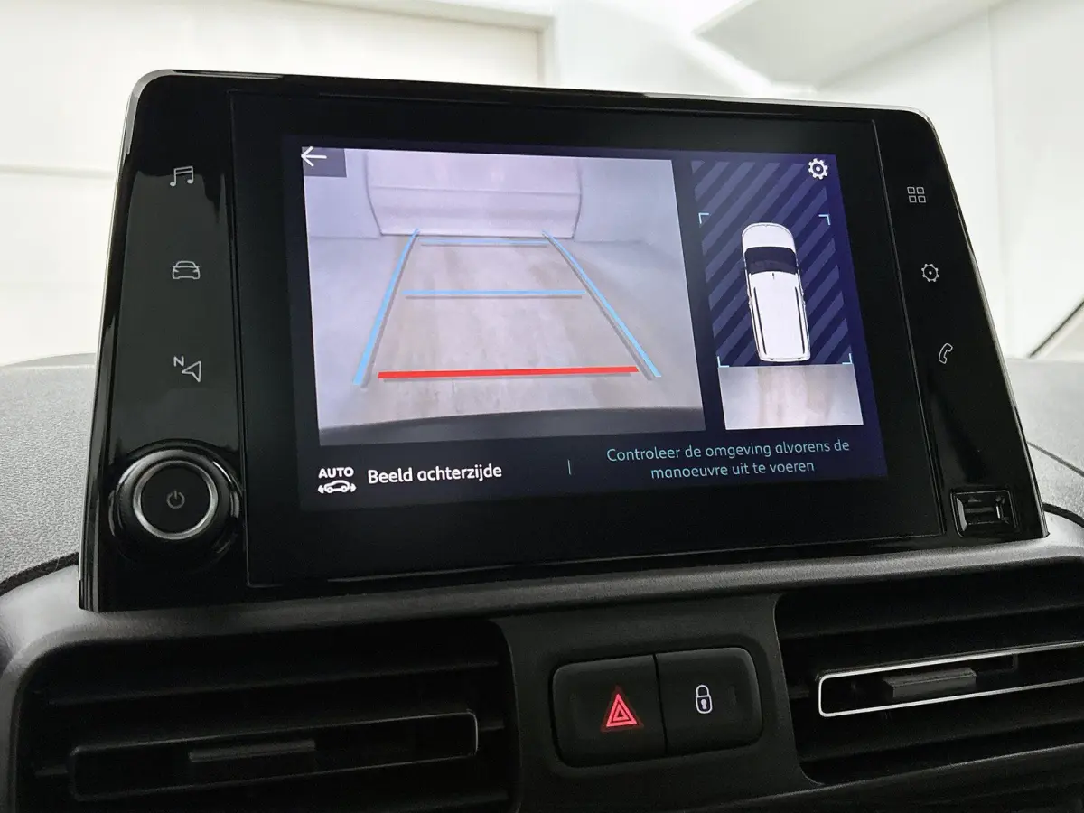 Shine 50 kWh 136pk | Accu 96% | Navigatie via Apple Carplay / Android Auto | Panoramadak | Achteruitrijcamera | Climate Control | Cruise Control | Parkeersensoren v+a | Winterpakket | Keyles