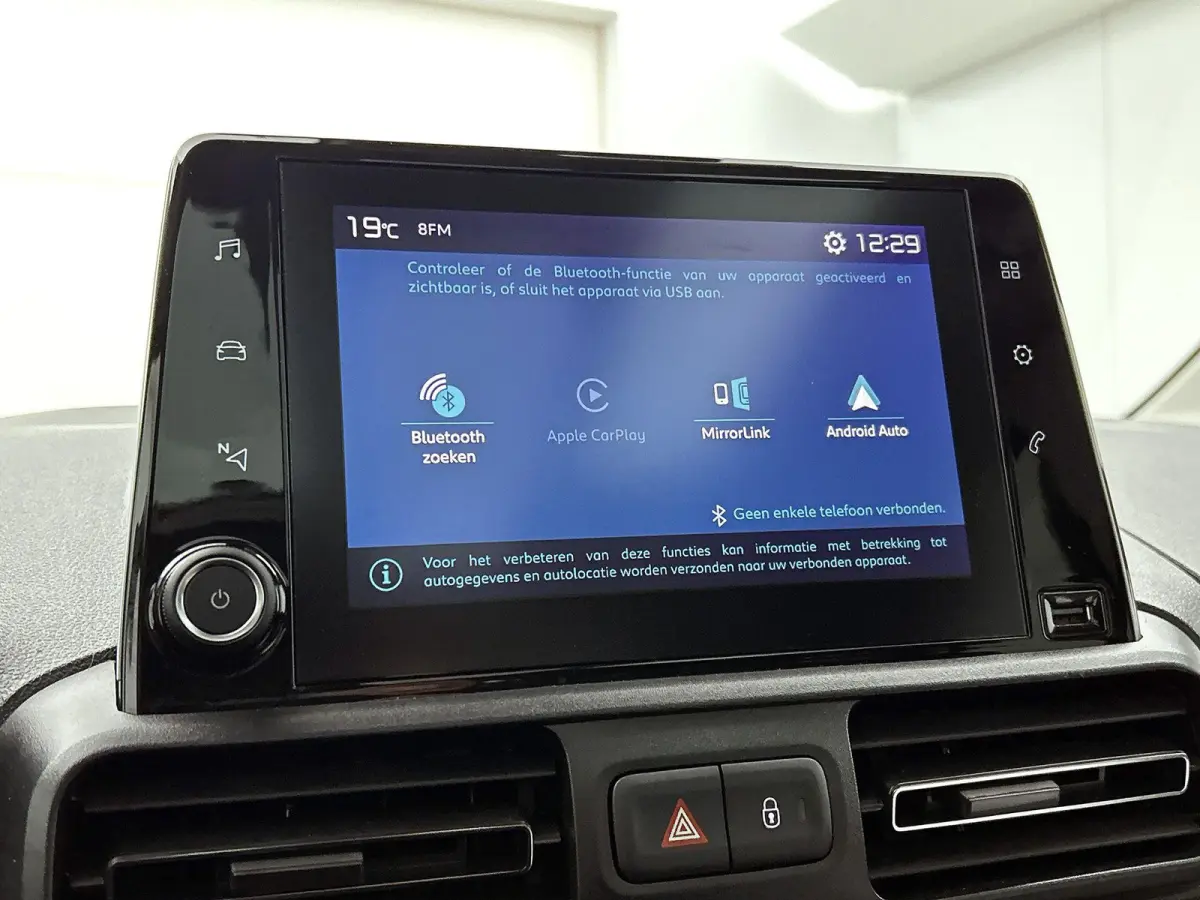 Shine 50 kWh 136pk | Accu 96% | Navigatie via Apple Carplay / Android Auto | Panoramadak | Achteruitrijcamera | Climate Control | Cruise Control | Parkeersensoren v+a | Winterpakket | Keyles