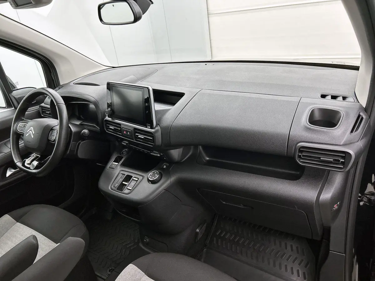 Shine 50 kWh 136pk | Accu 96% | Navigatie via Apple Carplay / Android Auto | Panoramadak | Achteruitrijcamera | Climate Control | Cruise Control | Parkeersensoren v+a | Winterpakket | Keyles