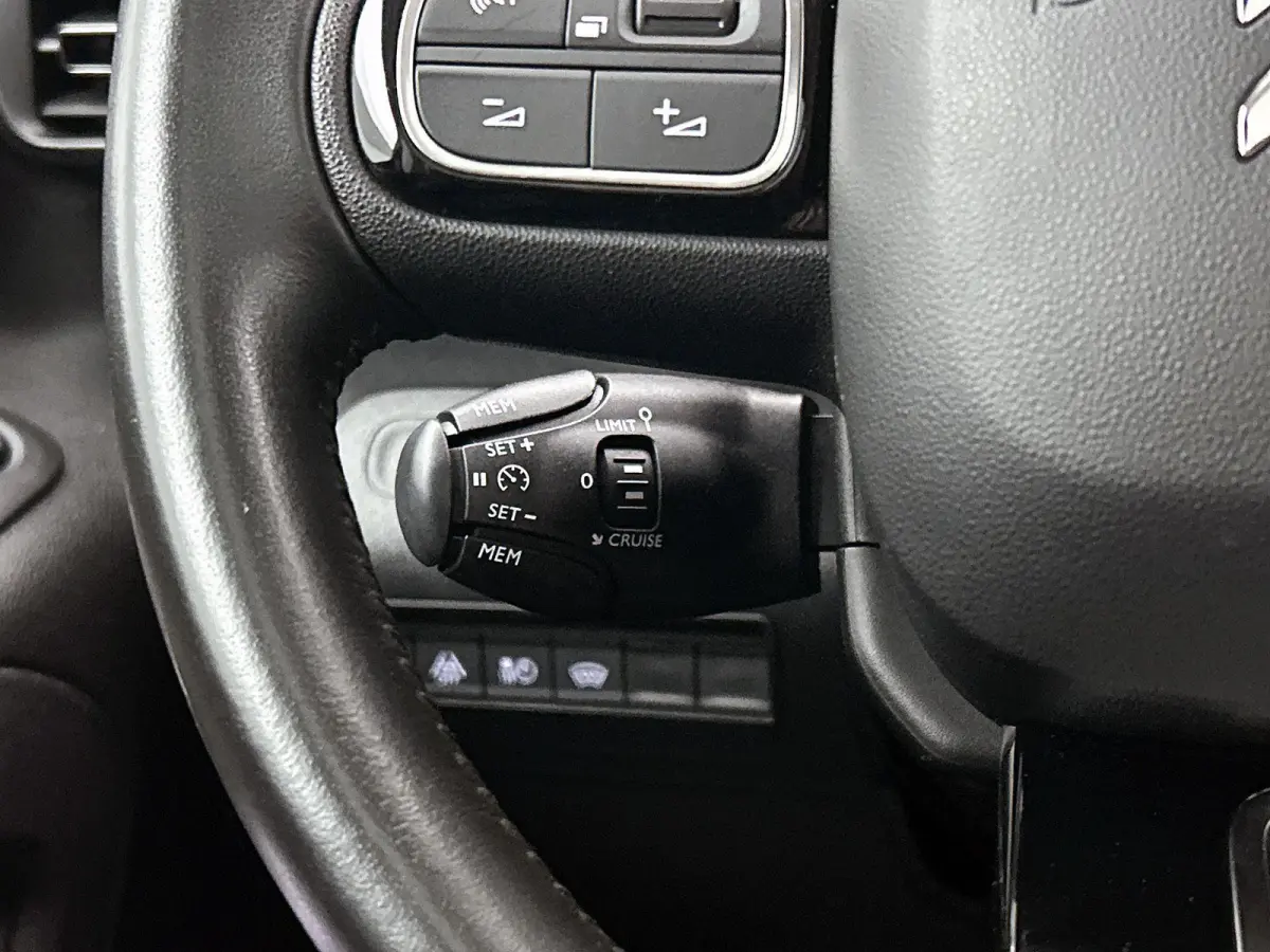 Shine 50 kWh 136pk | Accu 96% | Navigatie via Apple Carplay / Android Auto | Panoramadak | Achteruitrijcamera | Climate Control | Cruise Control | Parkeersensoren v+a | Winterpakket | Keyles