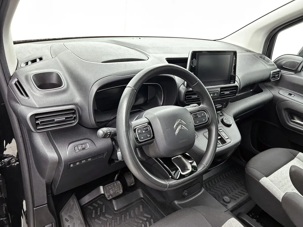 Shine 50 kWh 136pk | Accu 96% | Navigatie via Apple Carplay / Android Auto | Panoramadak | Achteruitrijcamera | Climate Control | Cruise Control | Parkeersensoren v+a | Winterpakket | Keyles
