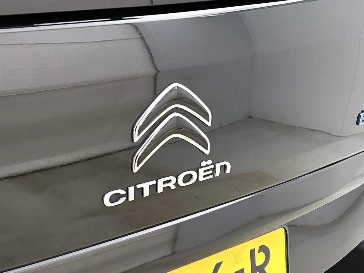 Shine 50 kWh 136pk | Accu 96% | Navigatie via Apple Carplay / Android Auto | Panoramadak | Achteruitrijcamera | Climate Control | Cruise Control | Parkeersensoren v+a | Winterpakket | Keyles