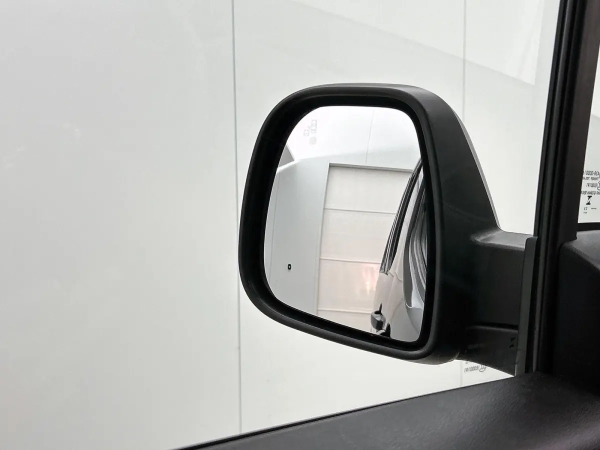 Shine 50 kWh 136pk | Accu 96% | Navigatie via Apple Carplay / Android Auto | Panoramadak | Achteruitrijcamera | Climate Control | Cruise Control | Parkeersensoren v+a | Winterpakket | Keyles