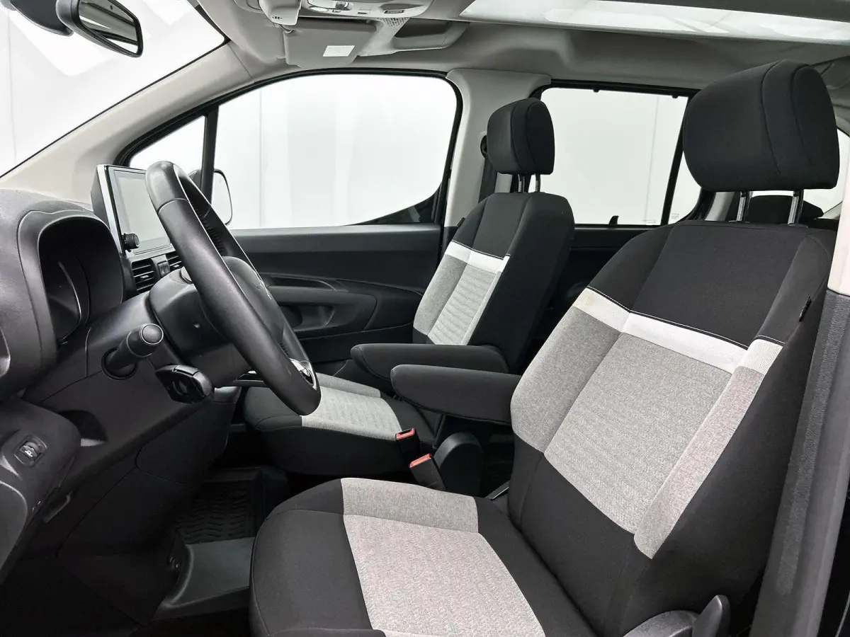 Shine 50 kWh 136pk | Accu 96% | Navigatie via Apple Carplay / Android Auto | Panoramadak | Achteruitrijcamera | Climate Control | Cruise Control | Parkeersensoren v+a | Winterpakket | Keyles
