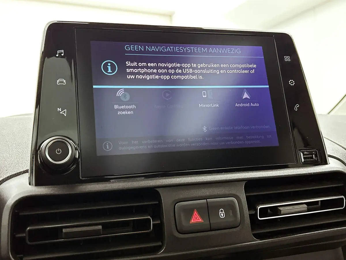 Shine 50 kWh 136pk | Accu 96% | Navigatie via Apple Carplay / Android Auto | Panoramadak | Achteruitrijcamera | Climate Control | Cruise Control | Parkeersensoren v+a | Winterpakket | Keyles