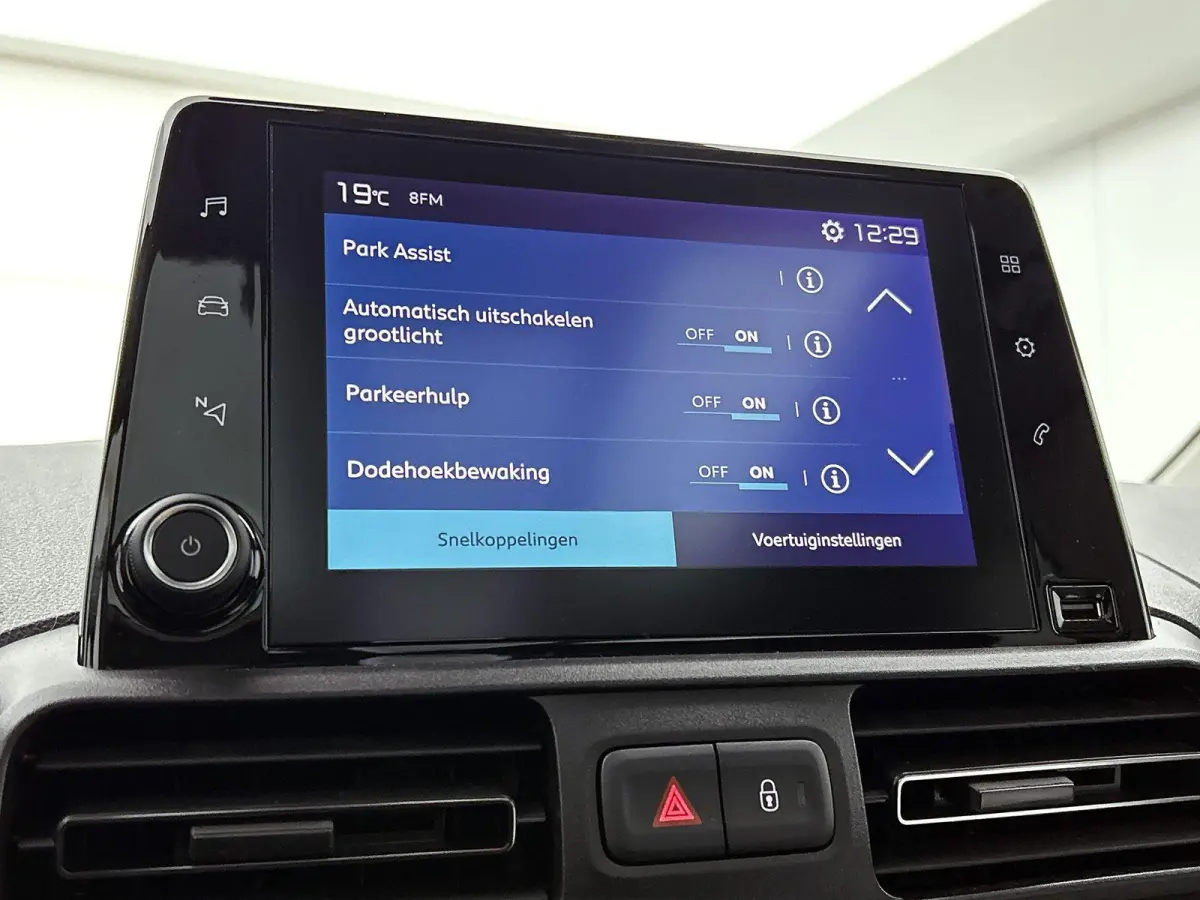 Shine 50 kWh 136pk | Accu 96% | Navigatie via Apple Carplay / Android Auto | Panoramadak | Achteruitrijcamera | Climate Control | Cruise Control | Parkeersensoren v+a | Winterpakket | Keyles
