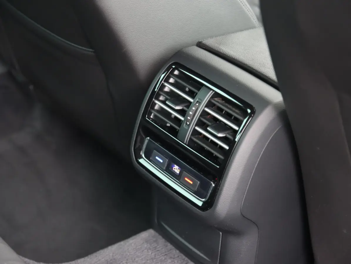 2.0 TSI 220PK R-line | Dynaudio | Ergo-comfort stoelen