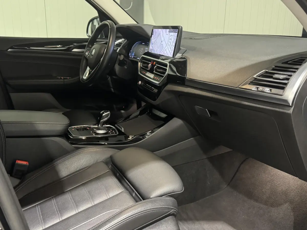 xDrive30e Business | navi | leder | led |
