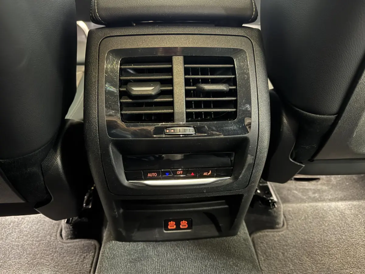 xDrive30e Business | navi | leder | led |