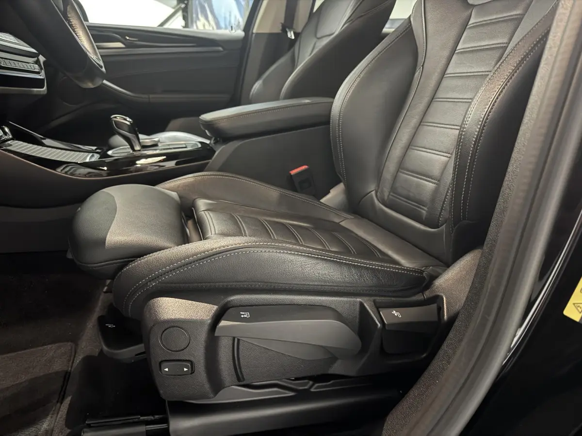 xDrive30e Business | navi | leder | led |